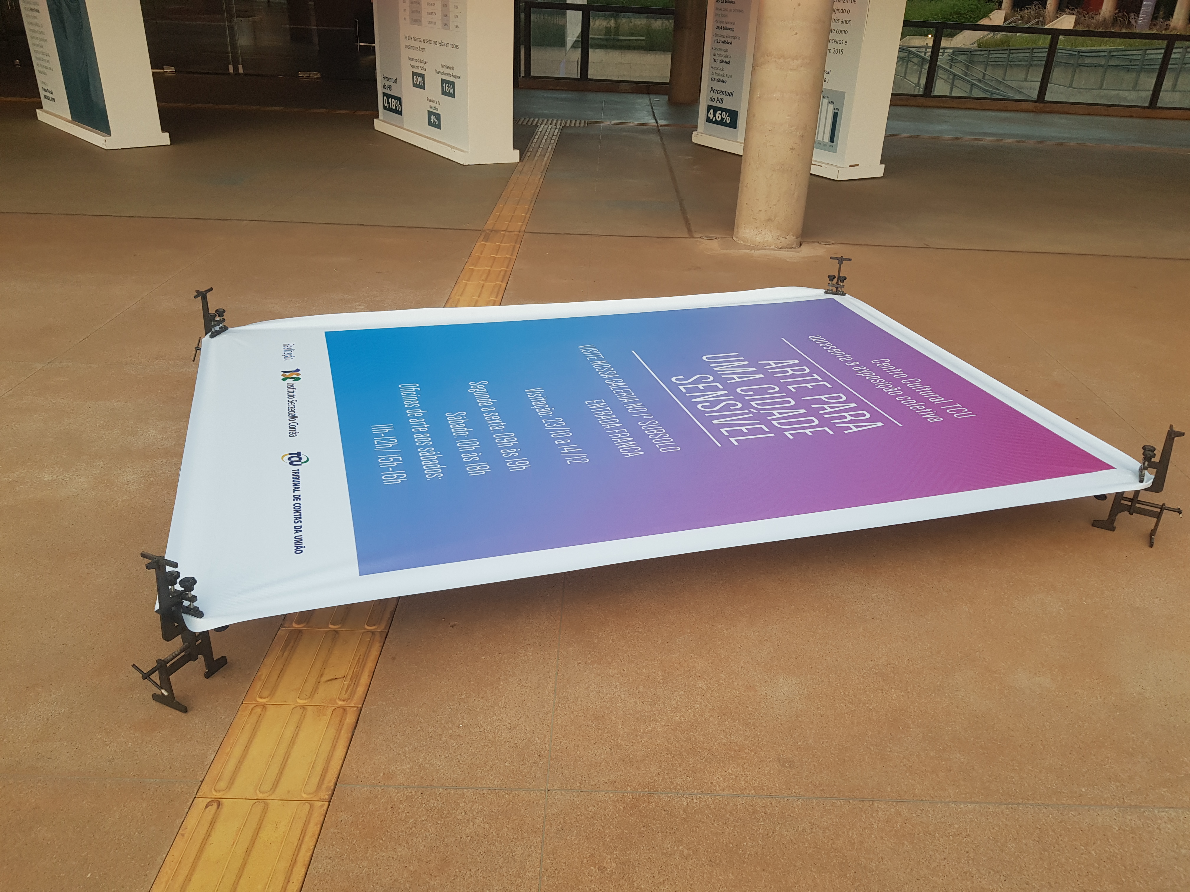 Projeto de comunicação visual da FOCO em Brasília